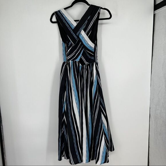 L'ATISTE Multi Striped Cutout Criss-cross A-Line Woven V-neck Sleeveless Dress - Picture 8 of 16